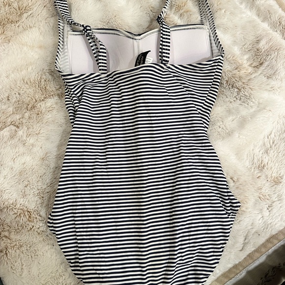 Nip Tuck Joanne One Piece Swimsuits- Size 6 - Picture 11 of 15